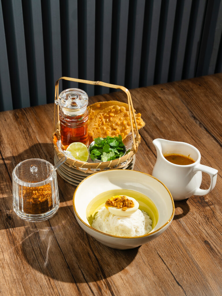 MOHINGA: Mo Hin Khar